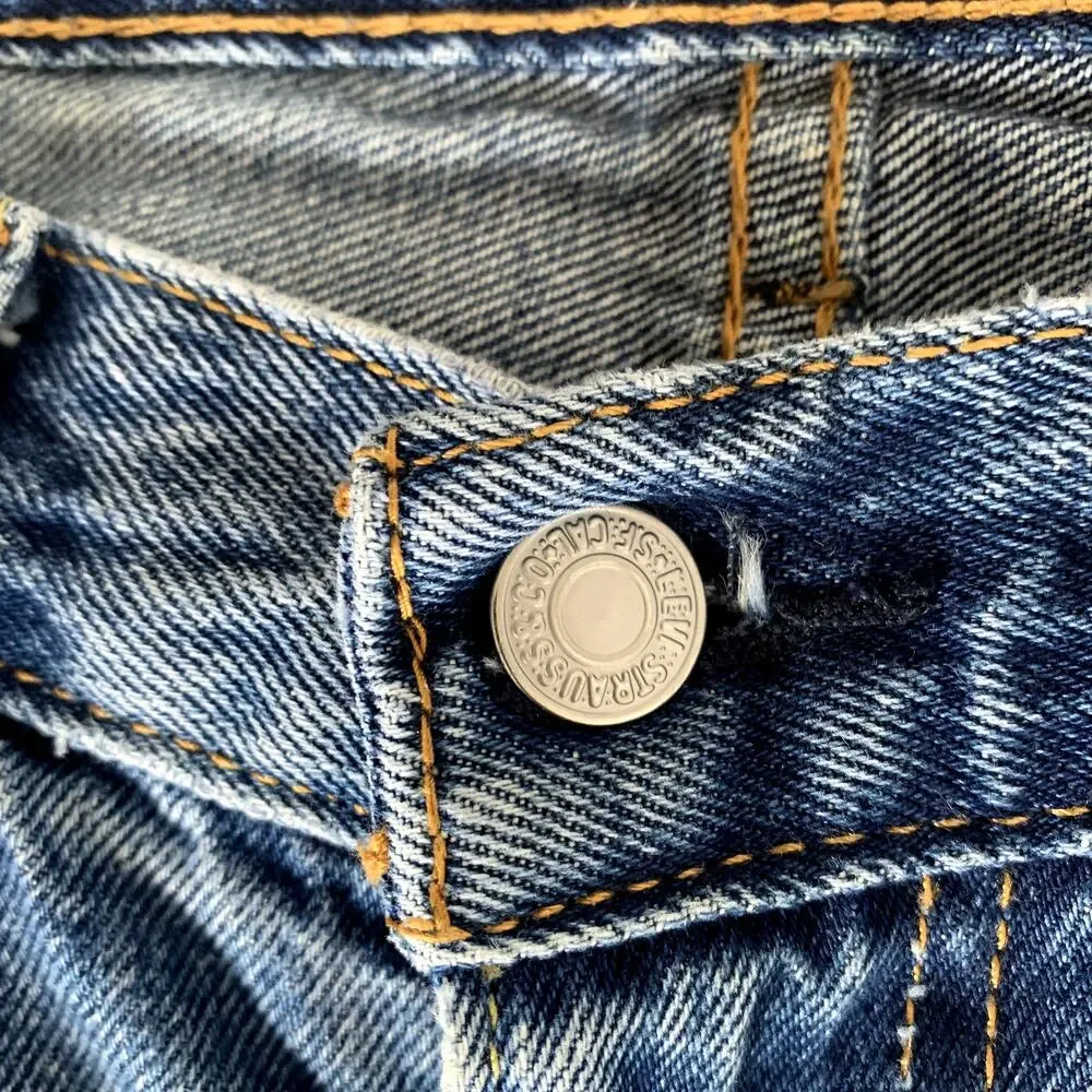 Levi's Mom Shorts in Medium Blue Wash‎